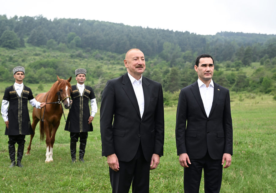 Türkmənistan Prezidentinə Qarabağ atı hədiyyə edilib